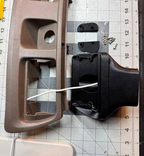 M70V7 LC100(98-07) LX470(98-02) Ashtray Mount for Apple Wireless Charger